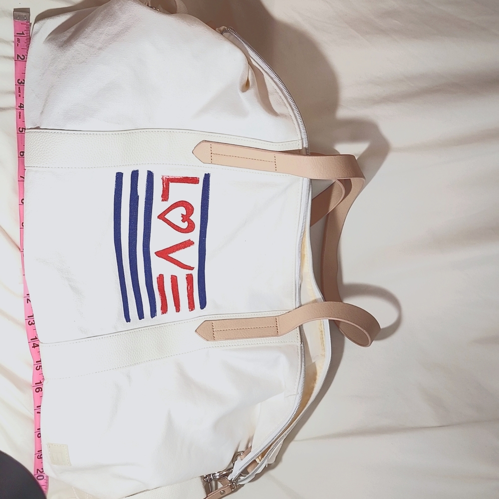 LOVE dufflebag